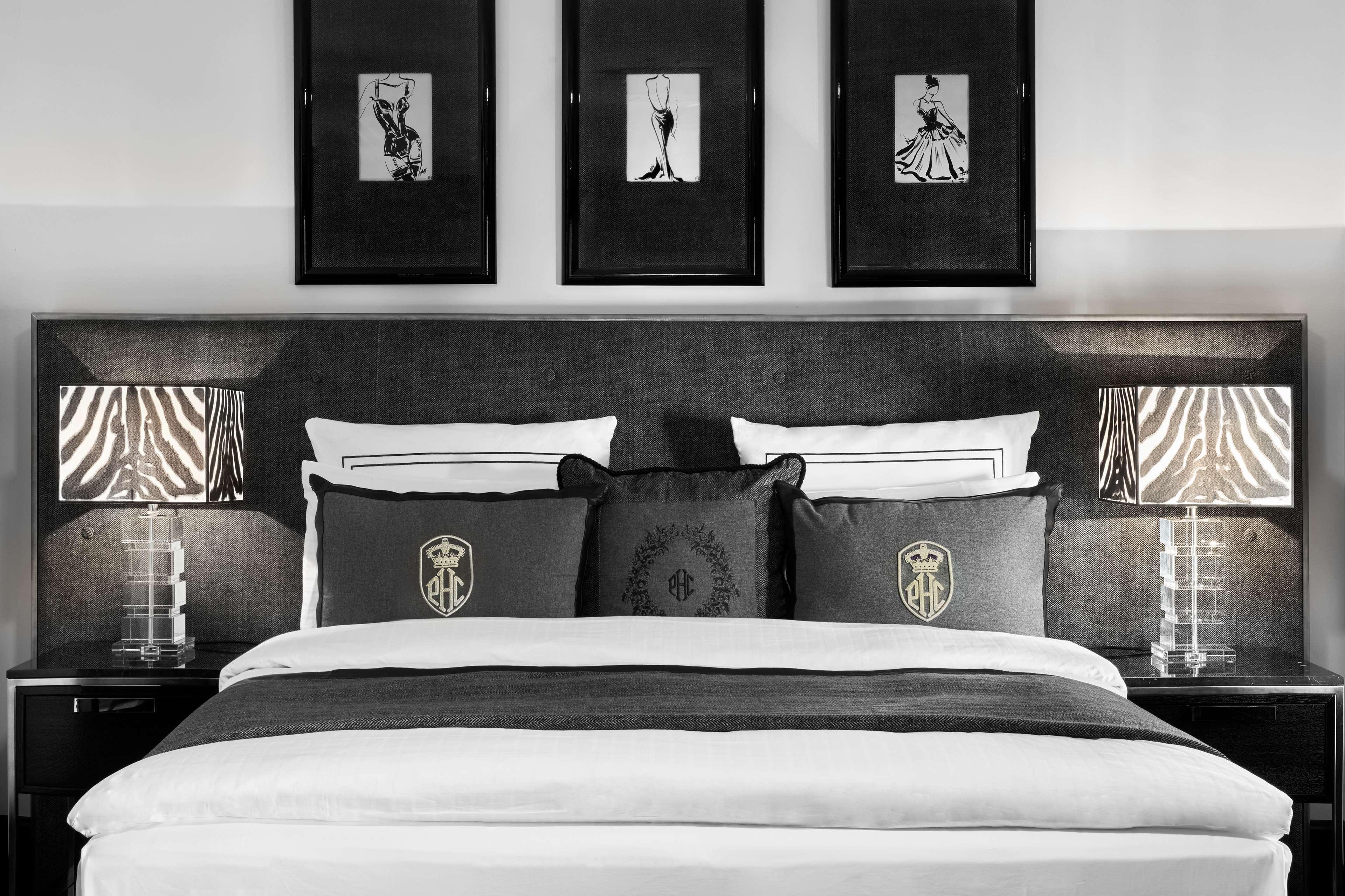 Schlosshotel Berlin Exteriör bild A bedroom at the hotel