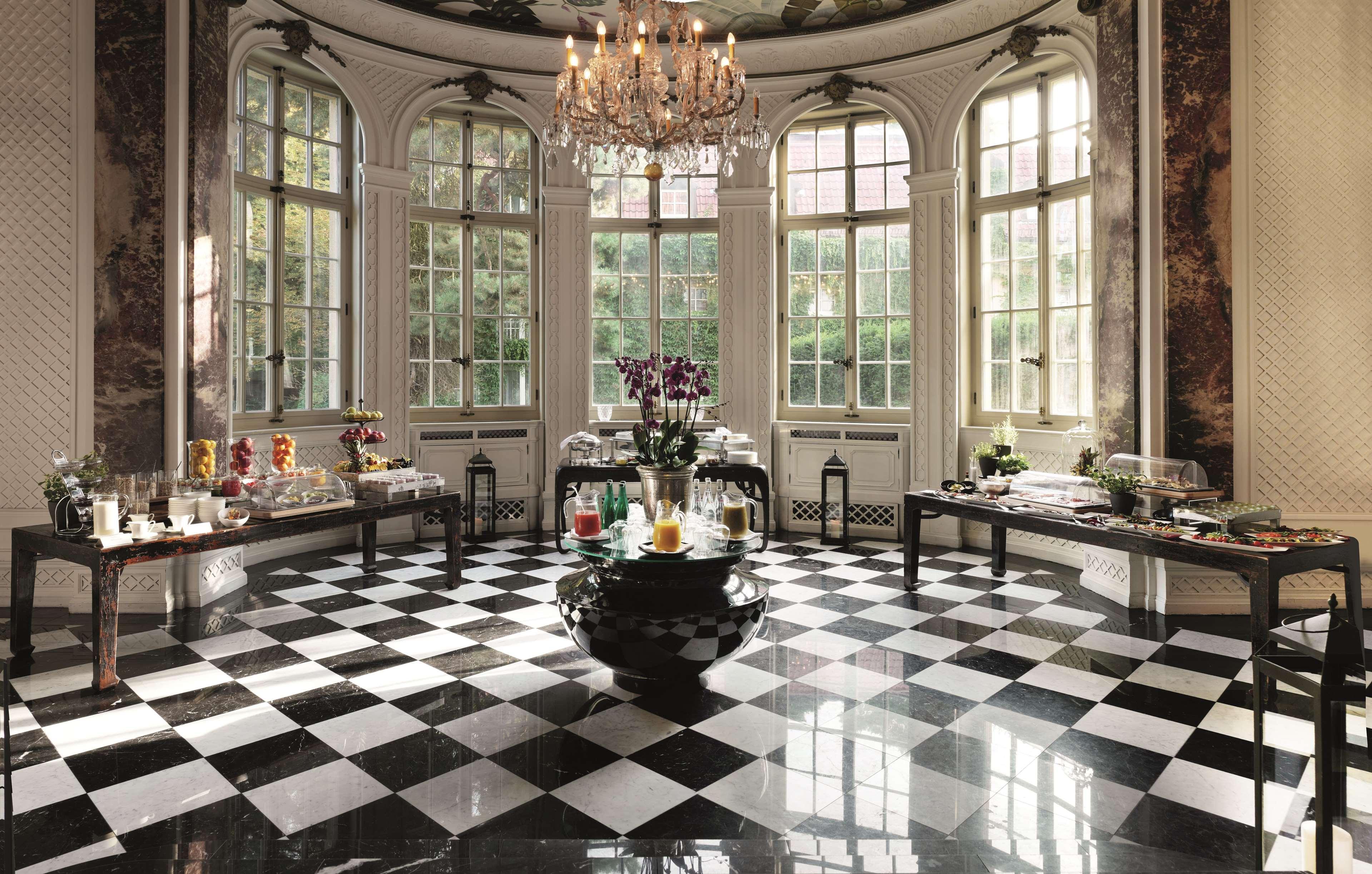 Schlosshotel Berlin Exteriör bild The lobby of the Mandarin Oriental, Munich