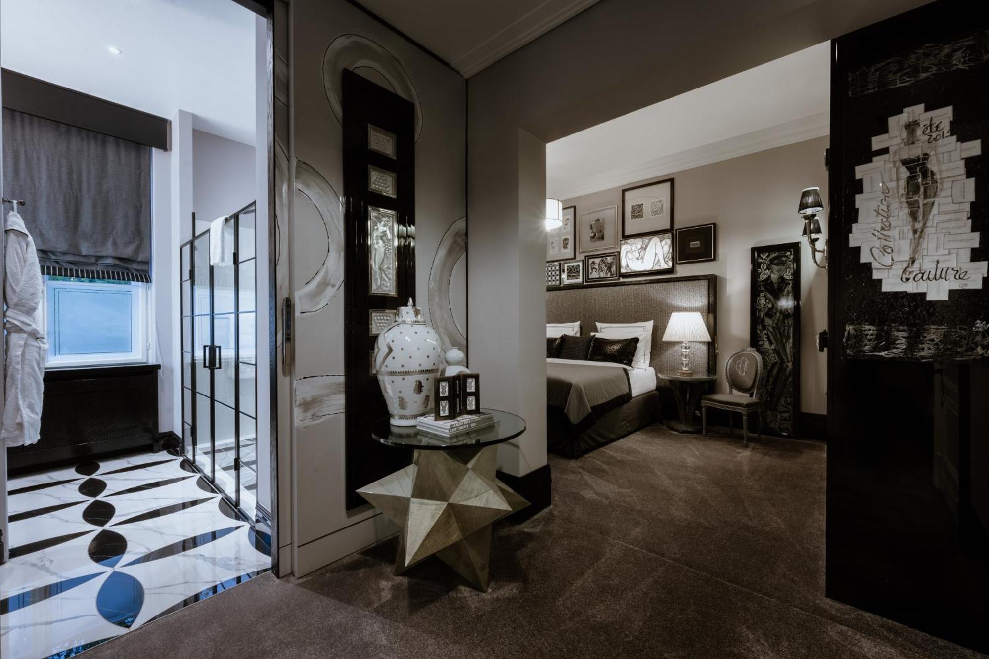 Schlosshotel Berlin Exteriör bild A suite at the Mandarin Oriental, Paris