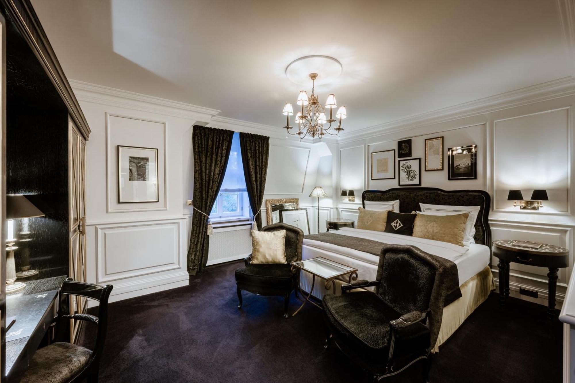 Schlosshotel Berlin Exteriör bild A suite at the hotel